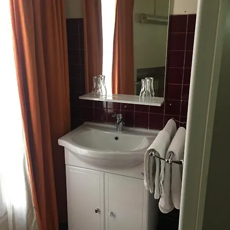 A La Pinte Du Nord Hotel París