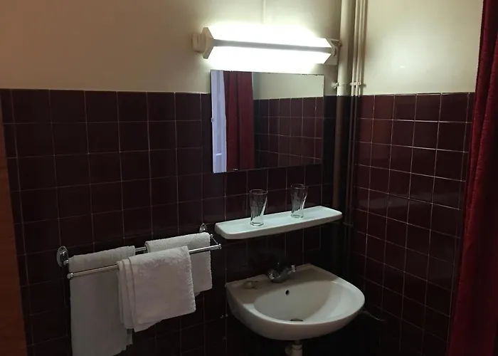 Hotel A La Pinte Du Nord *