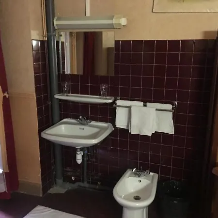 Hotell A La Pinte Du Nord Paris